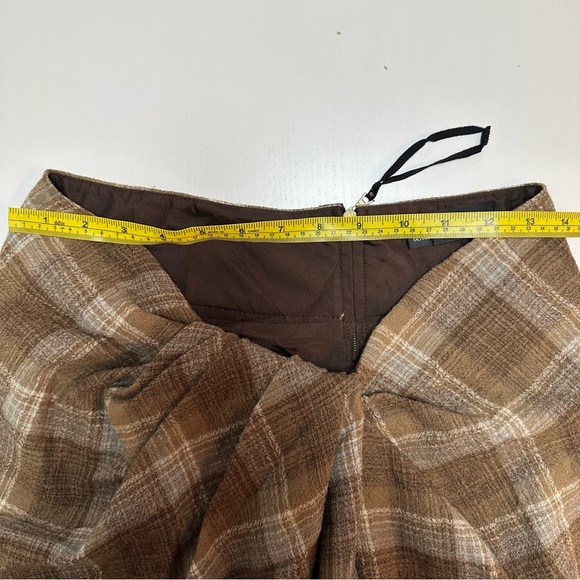 Marc Jacobs Plaid Print Knee-Length Wool Skirt (size 6) - Picture 9 of 10